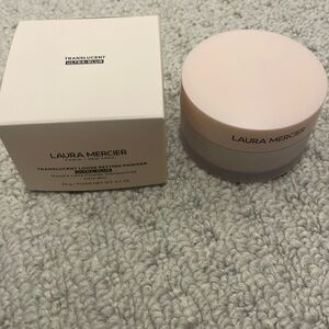 Laura Mercier translucent loose setting powder